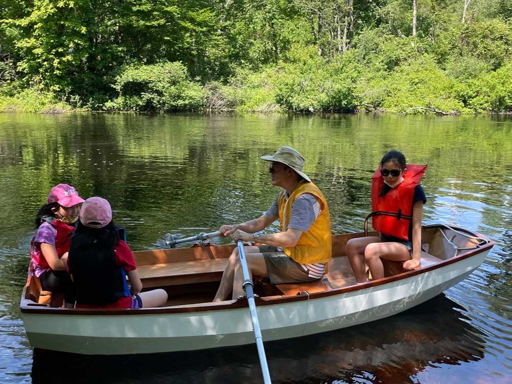 Embarcação leve a remo