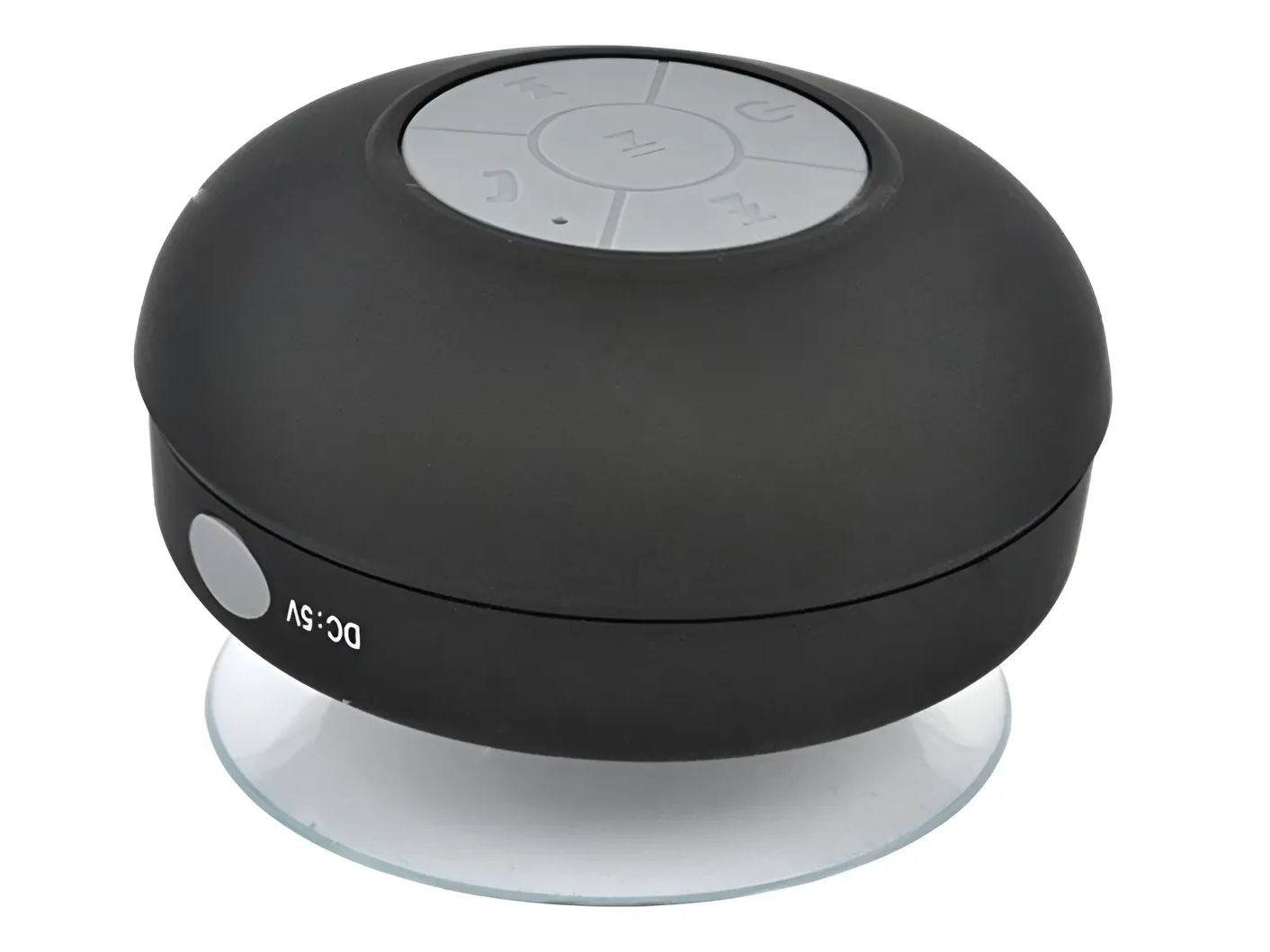 Mini caixa de som Bluetooth portátil à prova d’água sendo usada a bordo